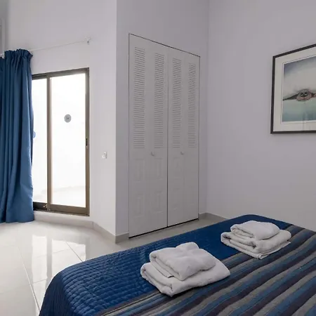 Apartment Castle Harbour 8 *